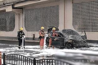 记者：拜仁在葡萄牙首场训练强度很大，图赫尔非常投入